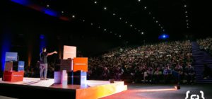 Vista desde el escenario del auditorio lleno en Codemotion 2019