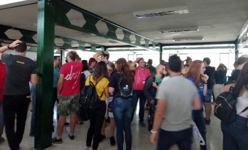 En los pasillos los asistentes de BAOS 2018 comentan las propuestas